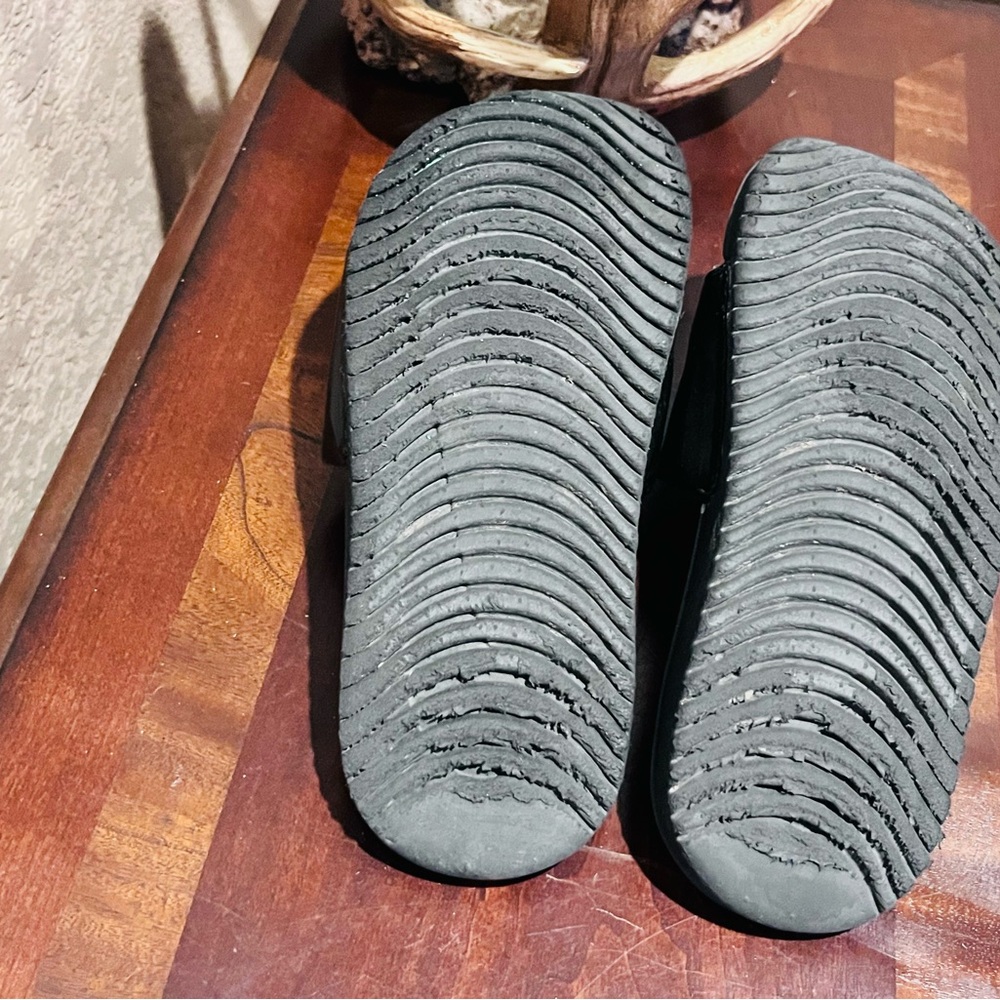 Nike Black and White Slide Sandals - Picture 4 of 7